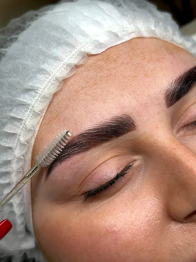 Brow Lamination bei Axéra Beauty Offenbach